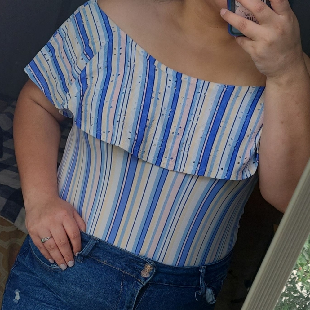 Off shoulder shirt